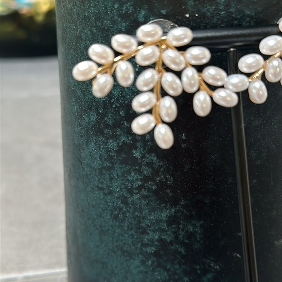 Pearl  statement earrings. GORGEOUS! - Picture 3 of 8